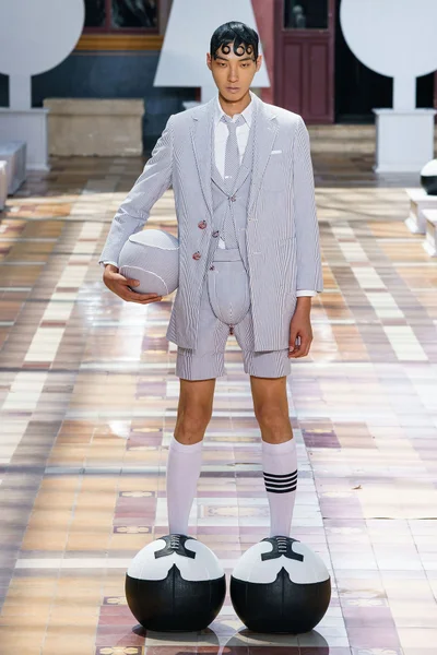 Look 12